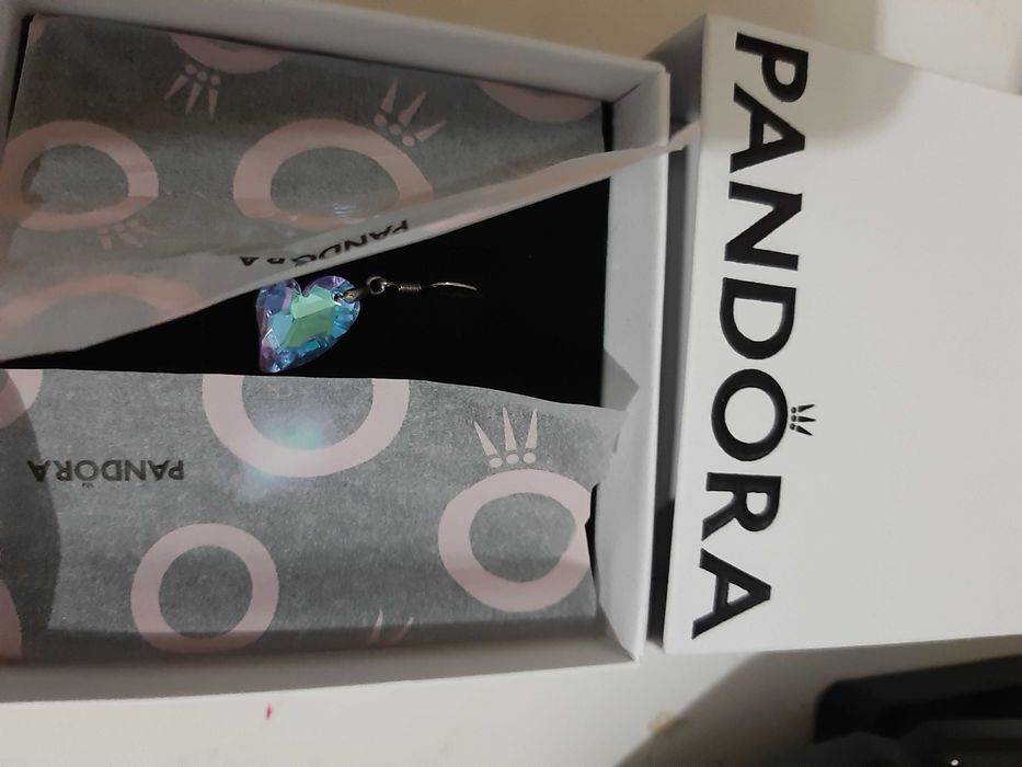Cercei cu pietre Swarovski in cutie mare Pandora cu hartiuta cadou
