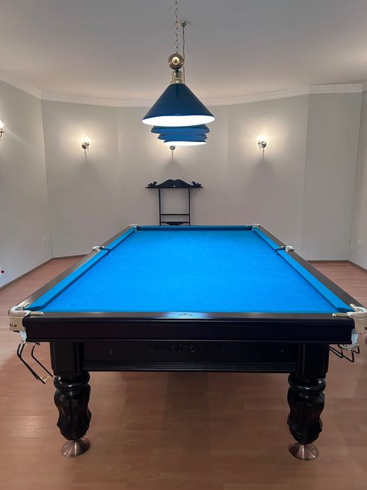 Бильярдный стол ,со всеми комплектациями