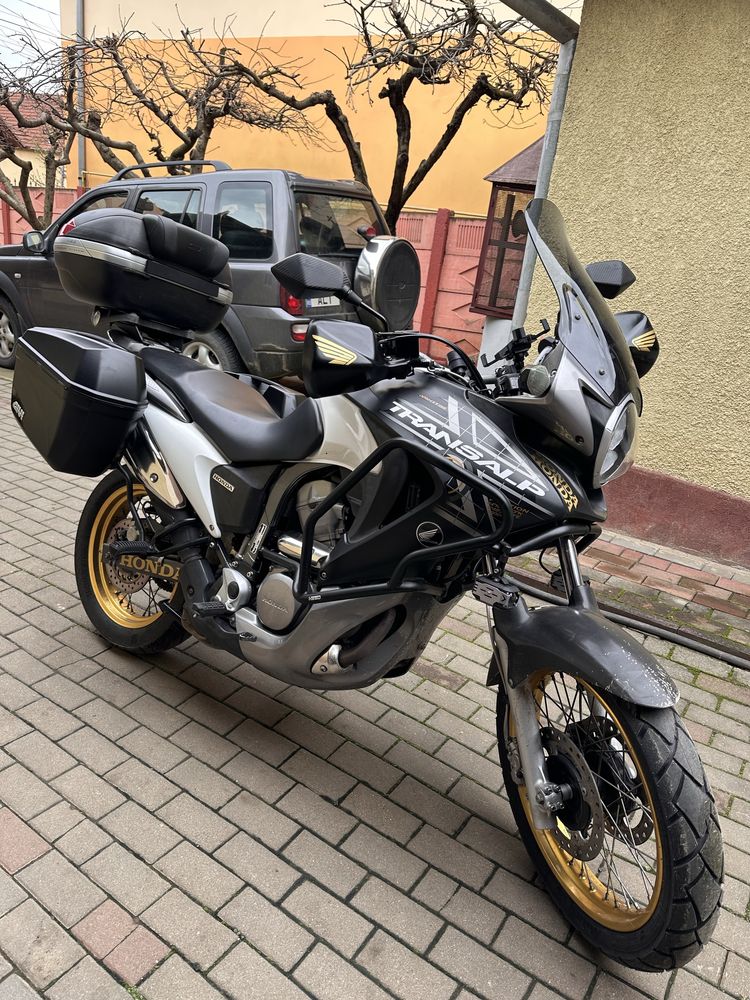 Honda Transalp XL700V
