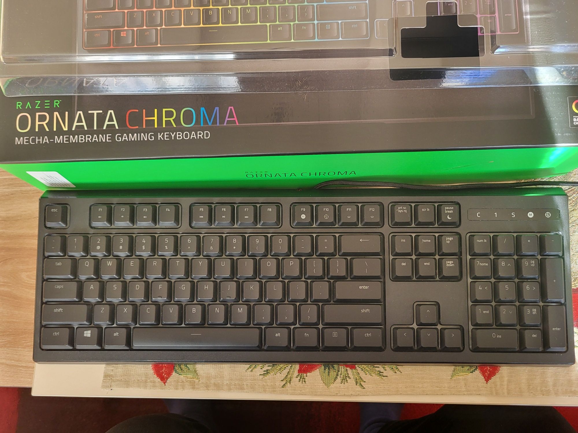 Геймърска клавиатура Razer Ornata Chroma v1