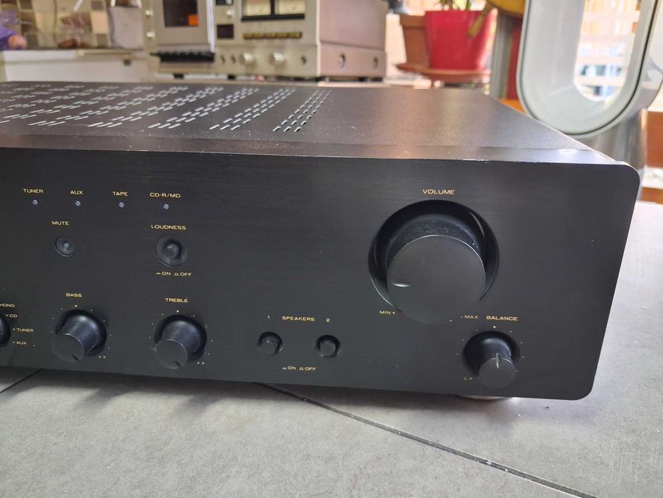 Marantz PM-4000 stereo amplifier
