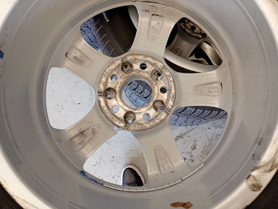 Vând jante și anvelope Mercedes R17