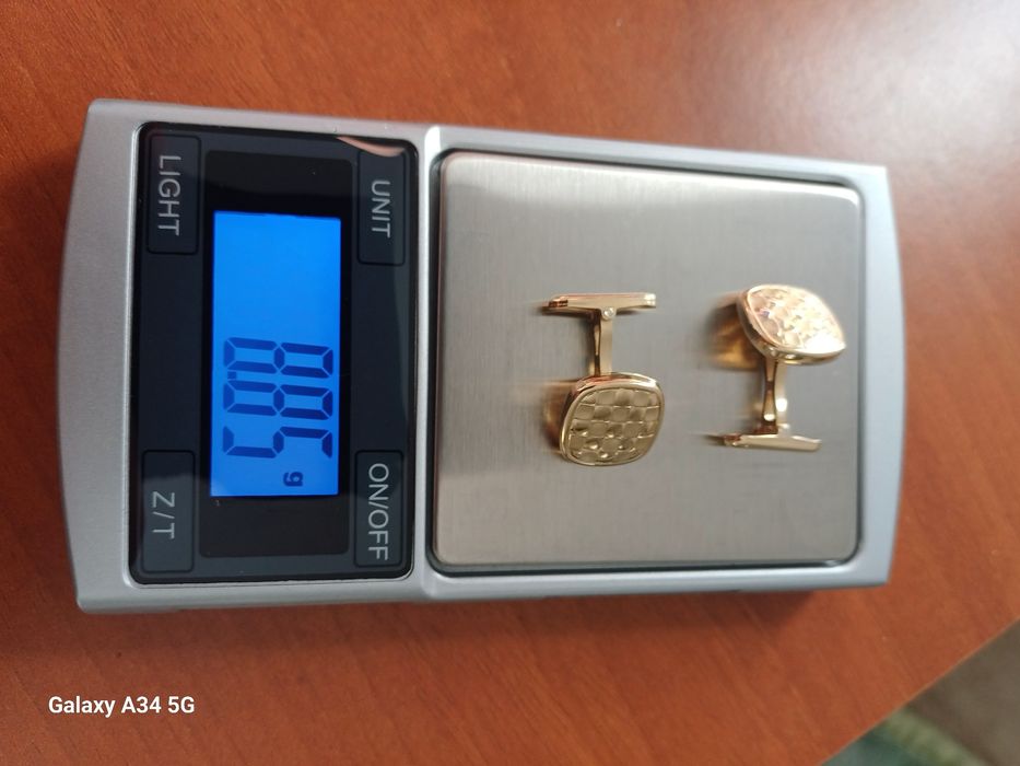 Butoni din aur 14k de la Kultho.