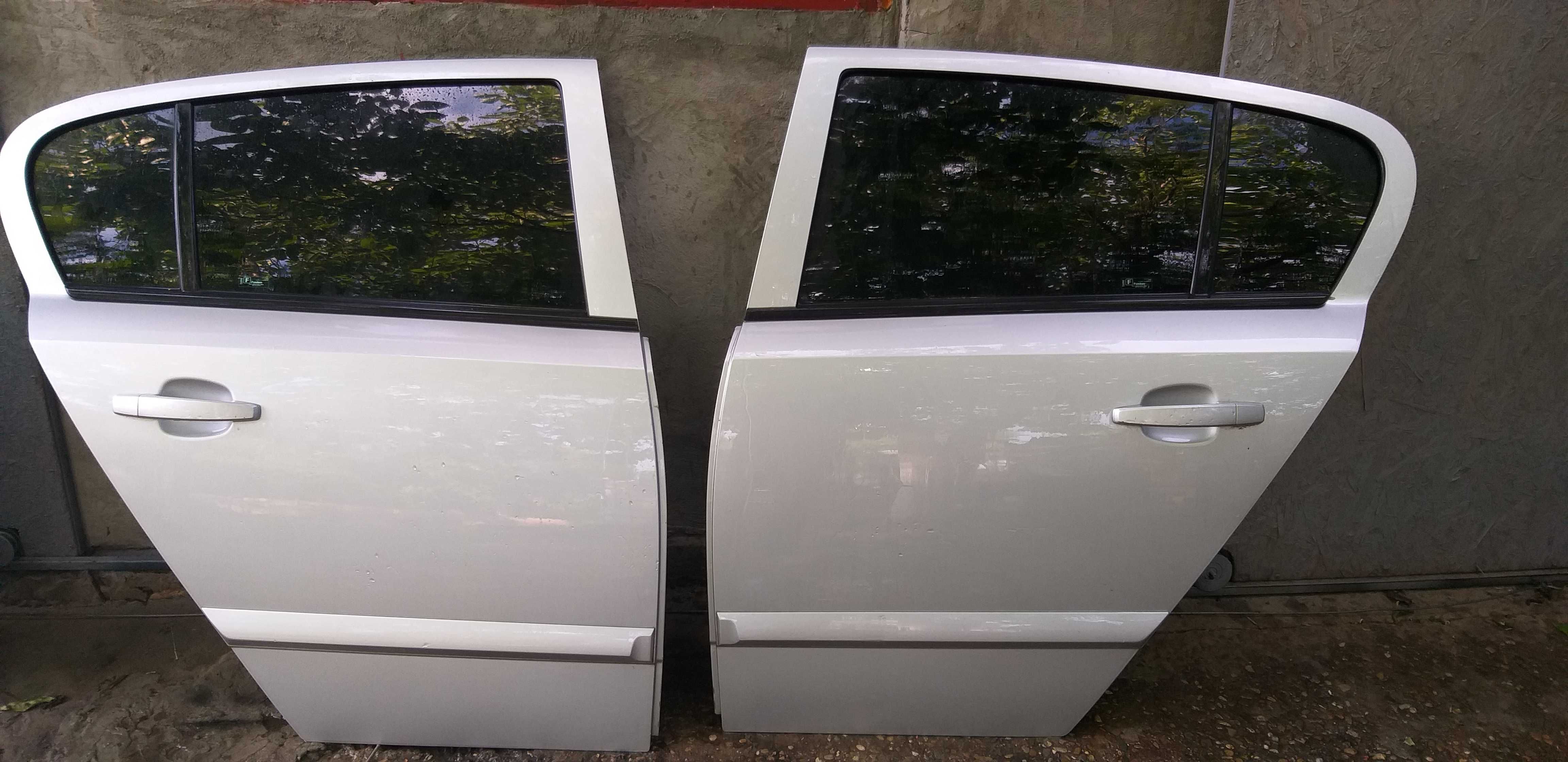 ușa stanga-dreapta spate opel astra h hatchback