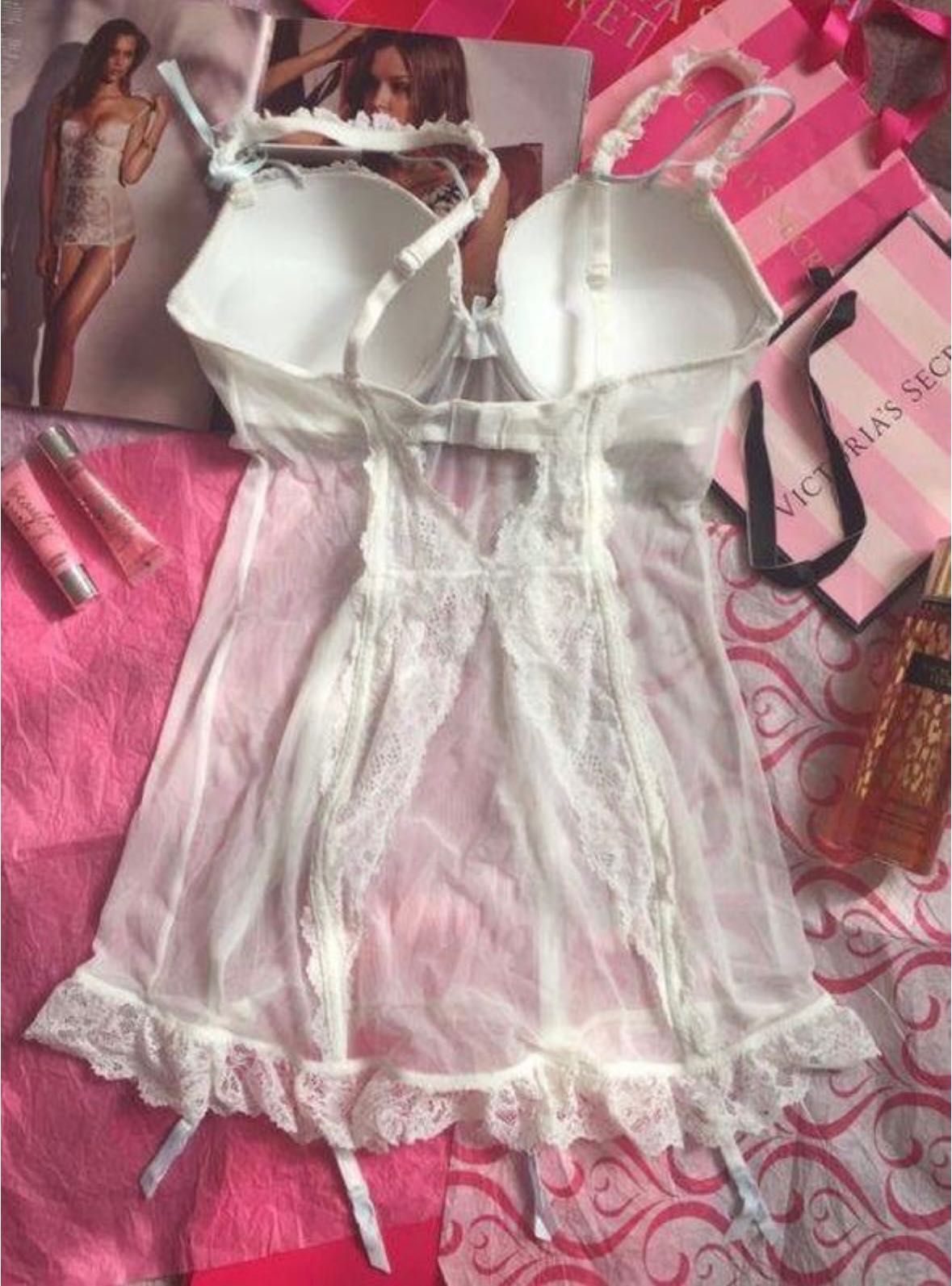 Секси сватбено бельо Victoria's Secret за булката