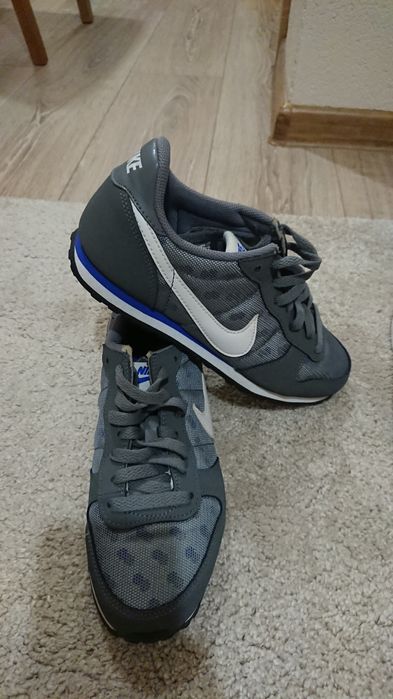 Маратонки NIKE,Adidas