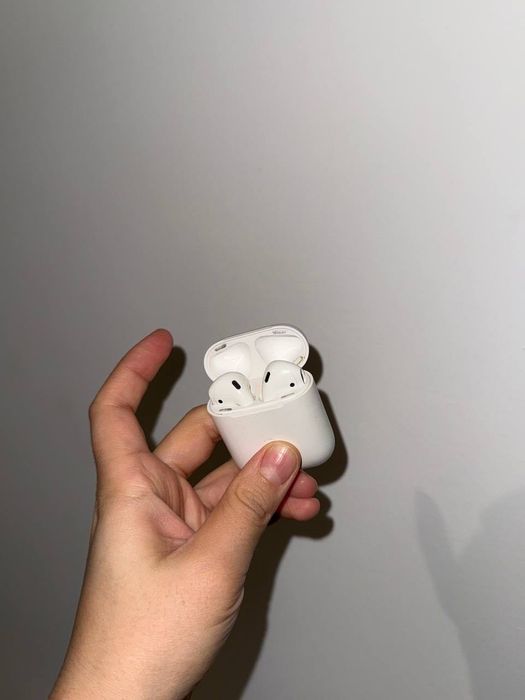 Наушники AirPods