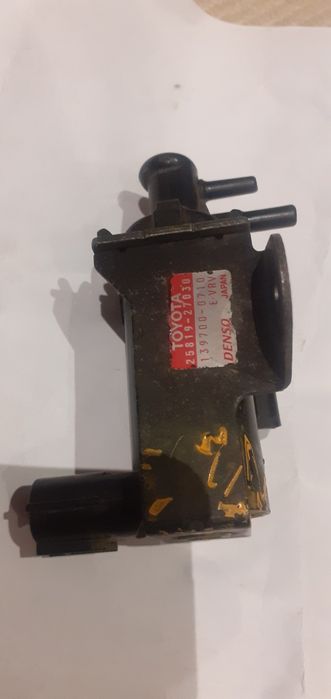 Продавам вакум клапан за Тойота Авесис,Корола