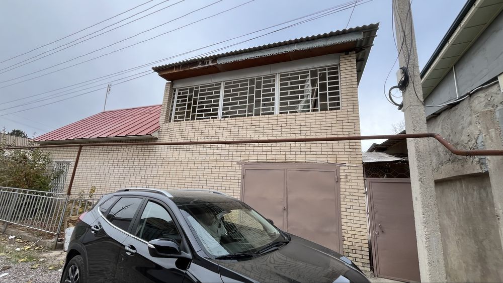 Дача находиться в дачном поселке в горах