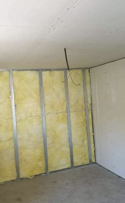 Vand casa pe structura metalica