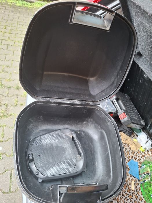 Vând top case moto