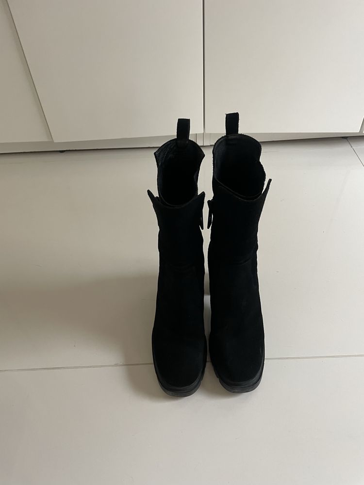 Ghete de piele Musette