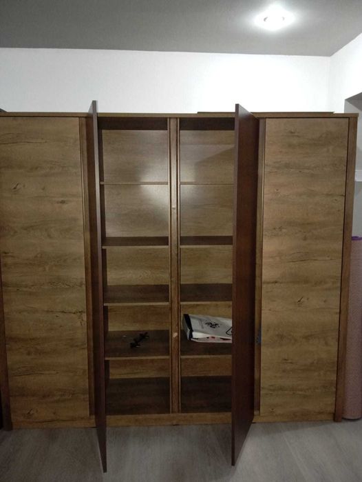 Mobila de vânzare (șifonier)