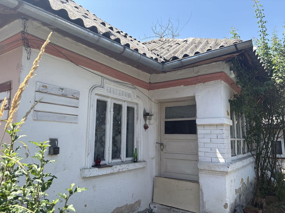 Casă veche + teren 655 m² în Bascov – Lăbușești, Argeș