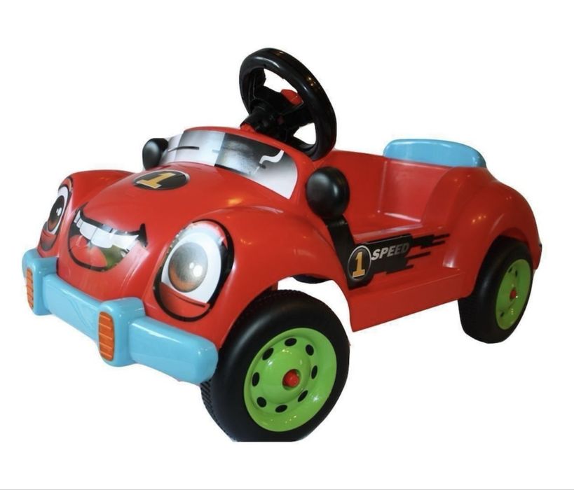 Masinuta cu pedale. Se poate vedea in Manastur