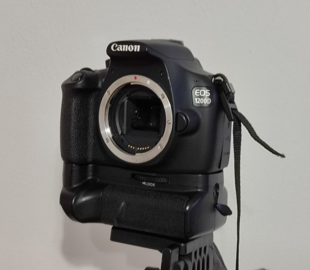 body Canon EOS 1200D + grip