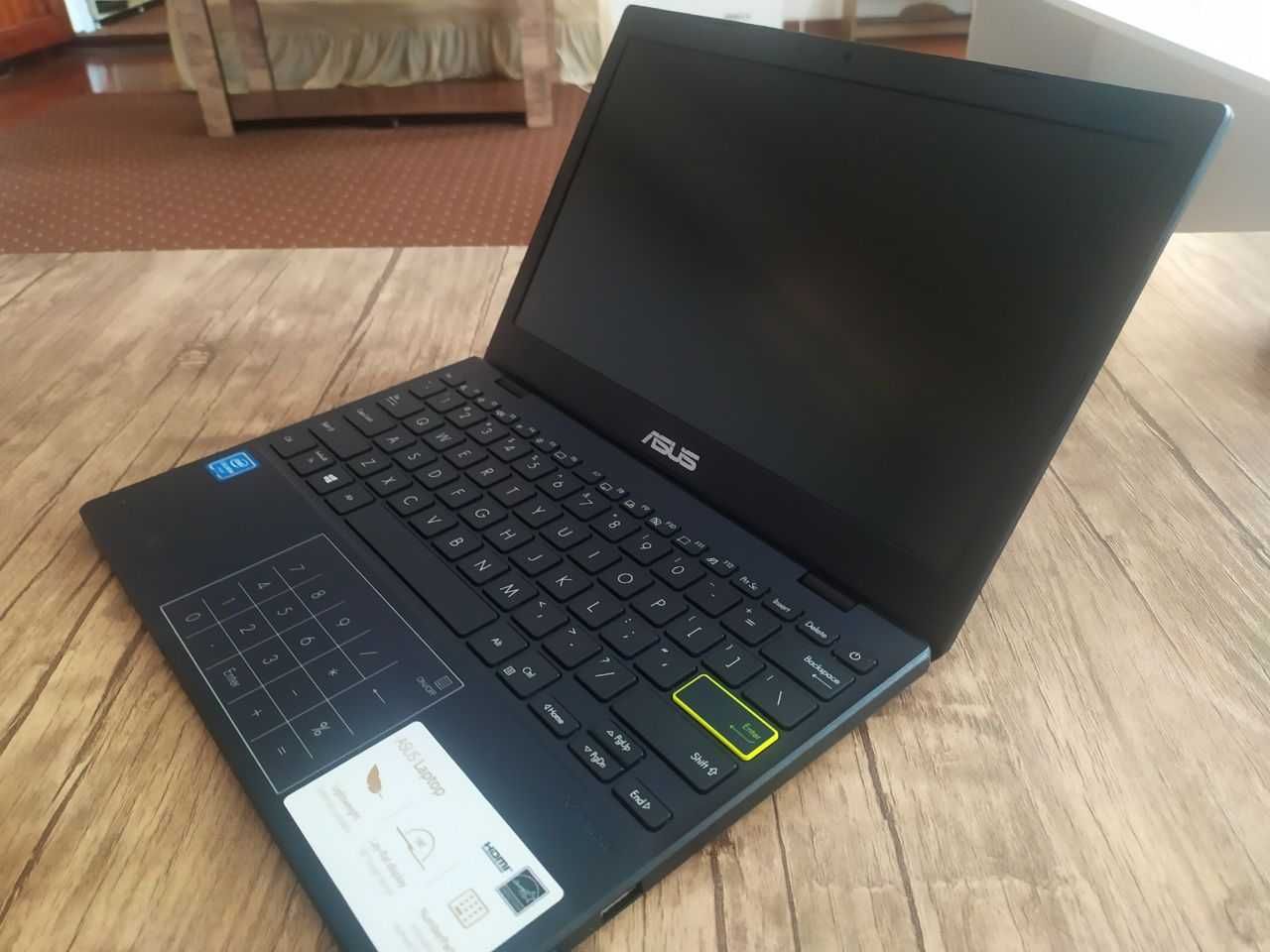 Asus laptop E210M Student