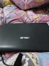 Vând mini laptop Asus