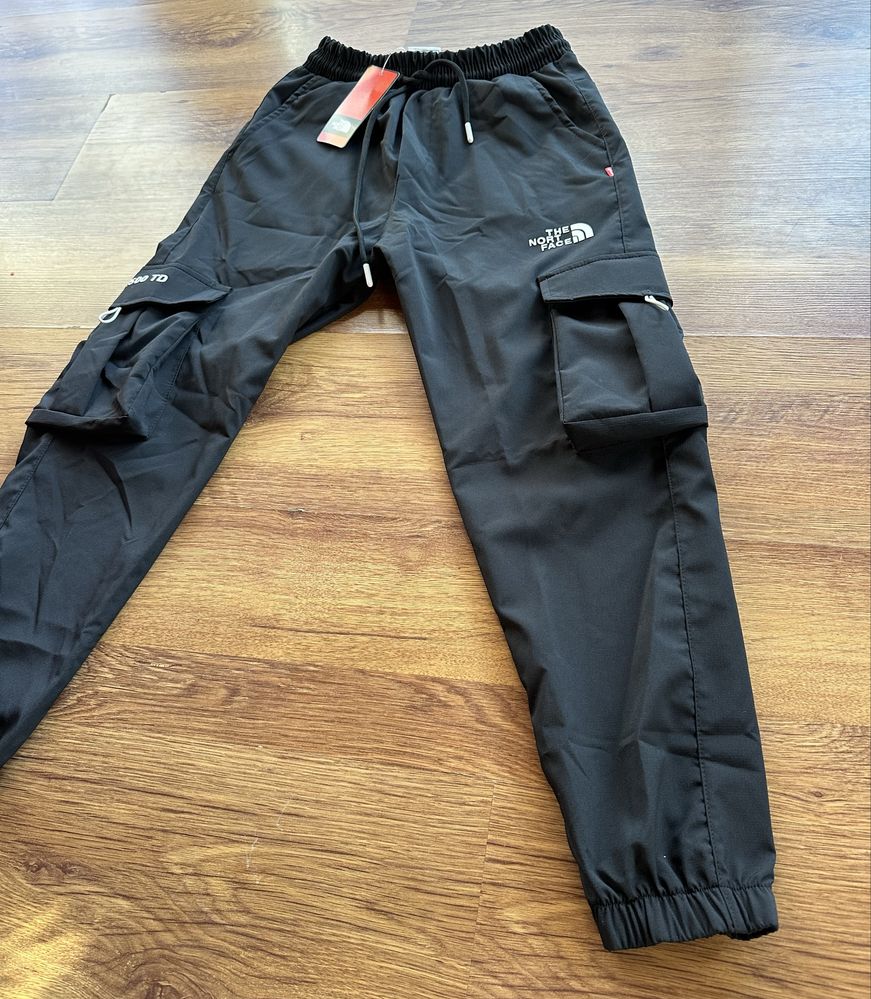 Мъжко,шушлеково,черно КАРГО долнище The North Face