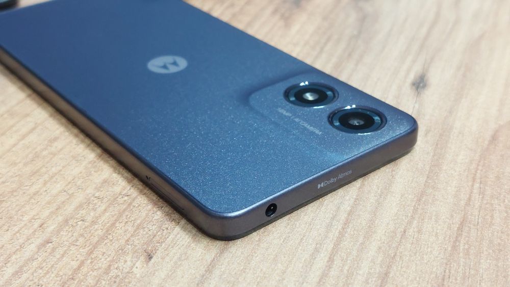 чисто нов смартфон Motorola Moto G04 64GB с гаранция