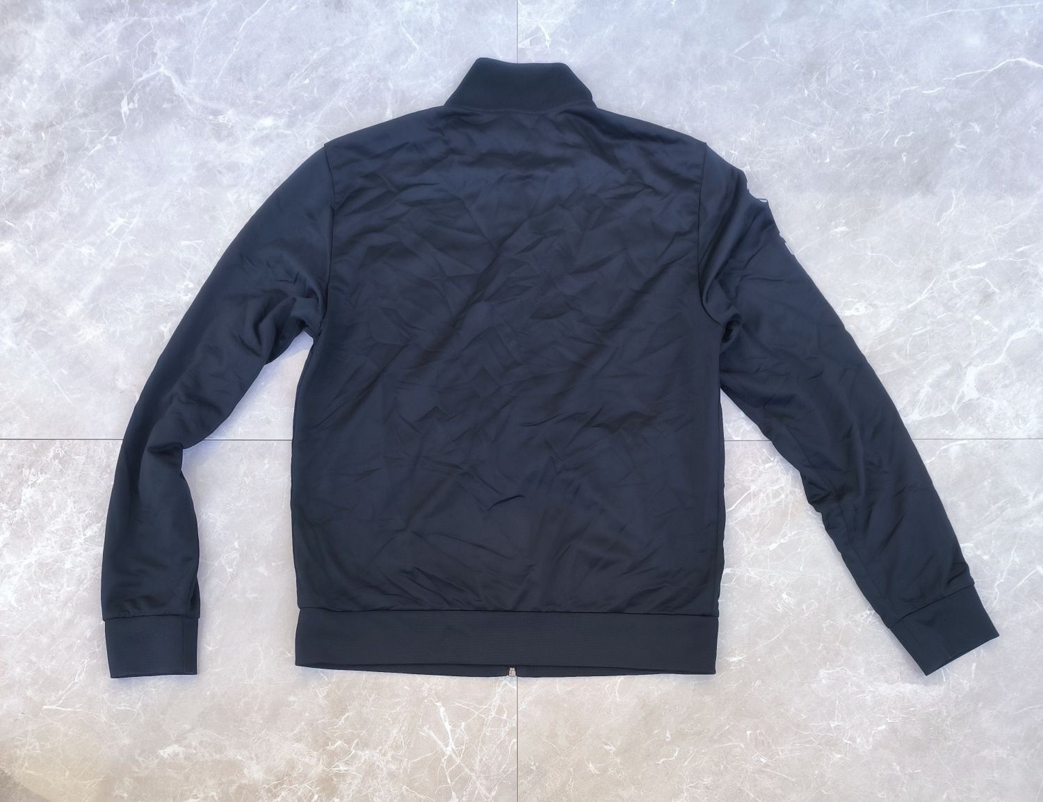 EA7 Emporio Armani М размер