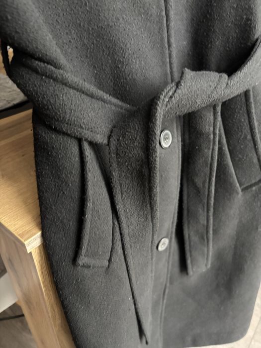 Bershka черно палто XS-S