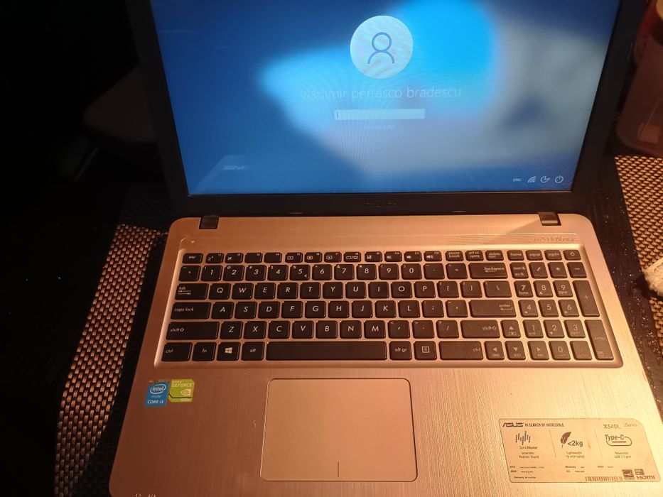 Laptop Asus i3   x540L