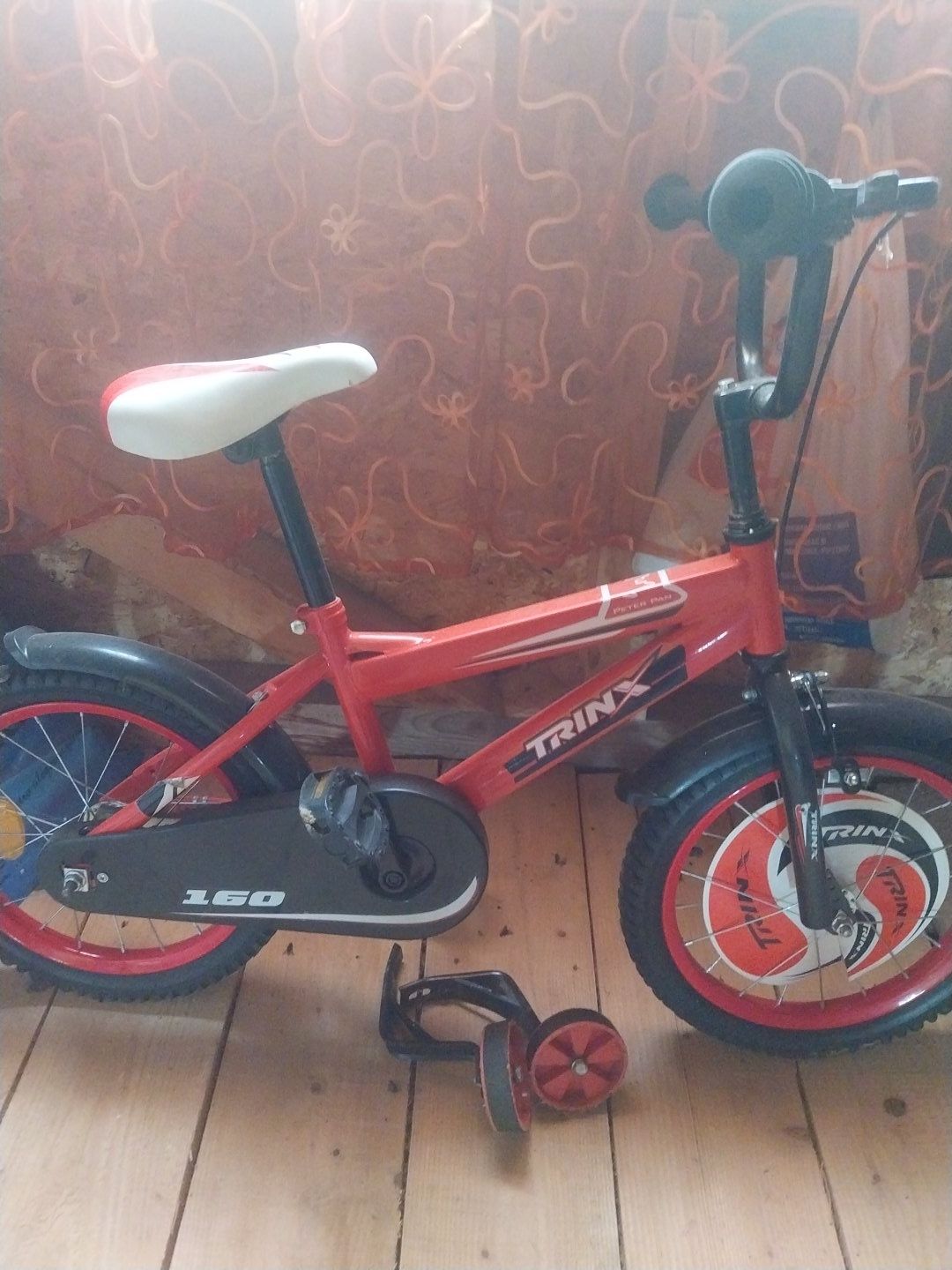 Vând bicicleta 7 - 11 ani ,cu roti ajutatoare,stare buna..350 lei nego