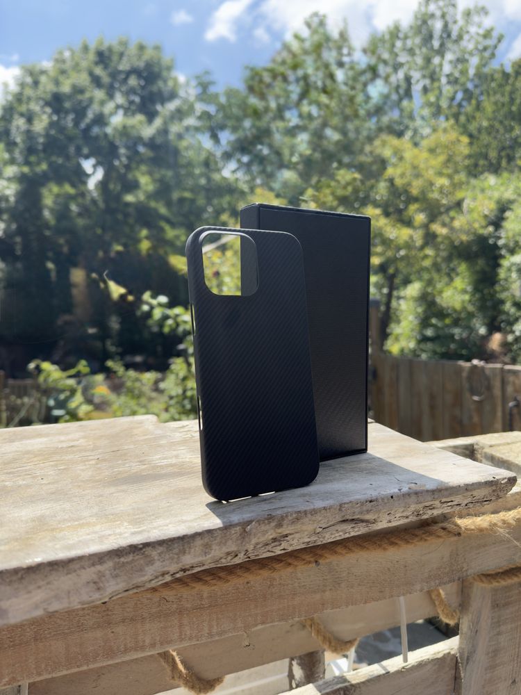 iPhone 16 Pro Max Карбонов кейс