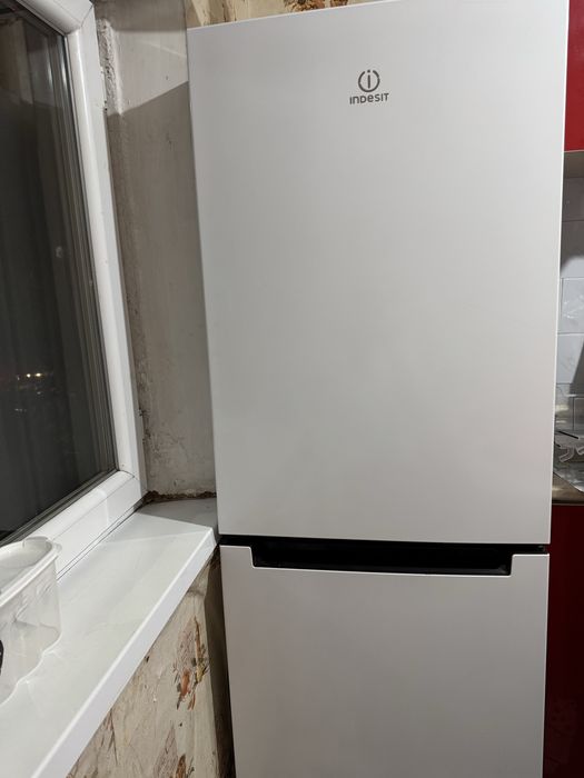 Холодильник Indesit