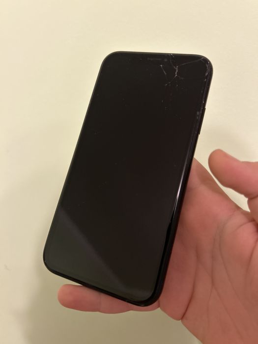 iPhone XR Black 64GB 90% Battery Health