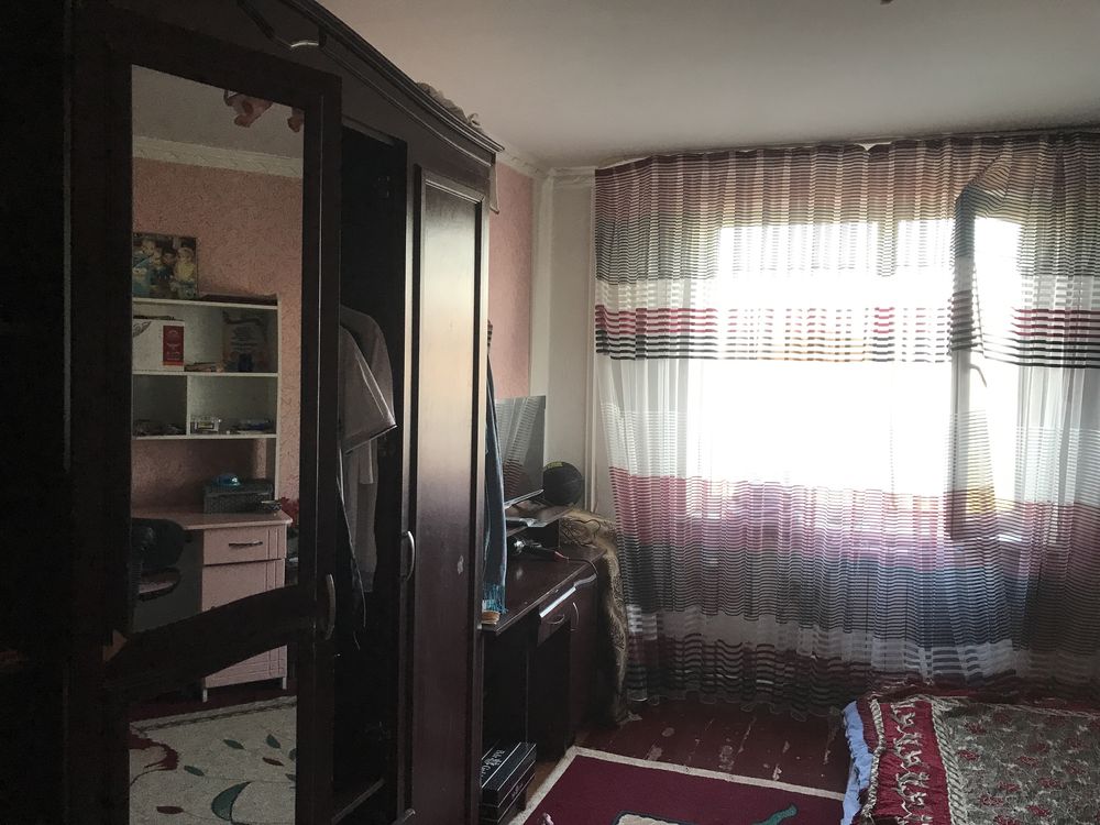 Ижарага студентла 3 хонали 80кв.  уй берилади. Фаррош ва ошпази бн