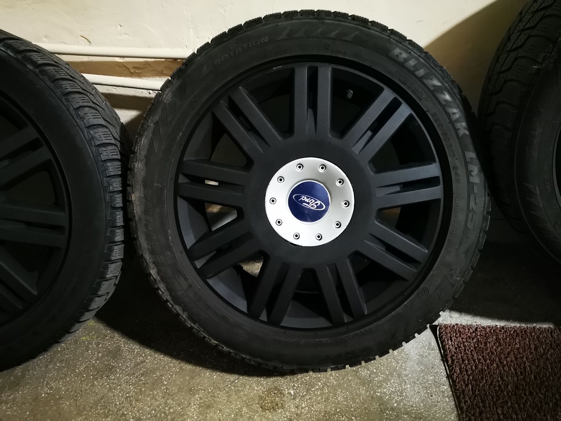 Jante Ford 17" / 5 x 108 cu anvelope de iarna 225/50/17