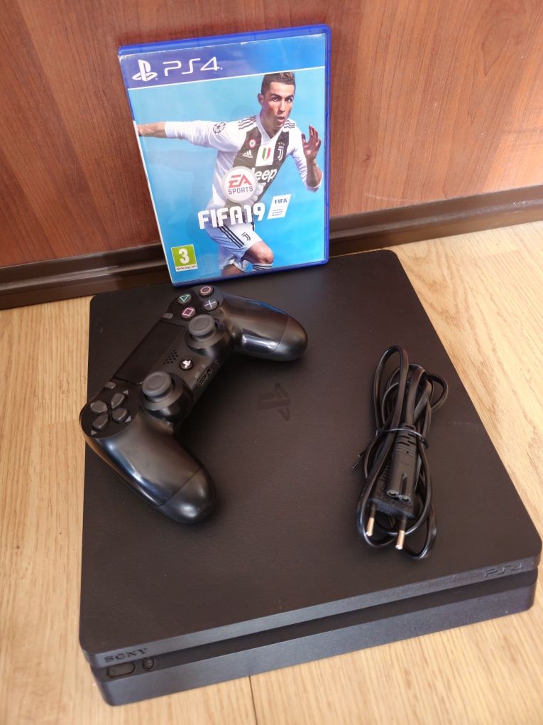 Playstation 4 с оригинален джоистик и фифа