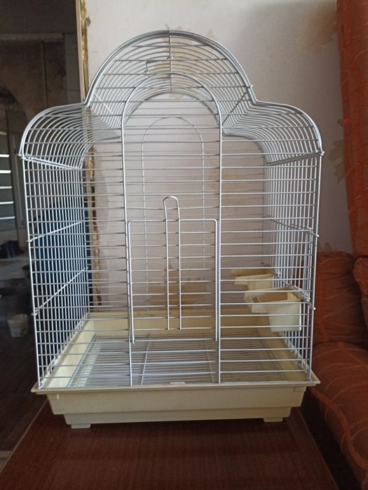 Продам клетку большую для птичек