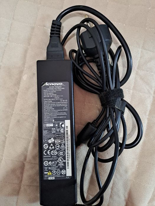 Зарядка на ноутбук Lenovo