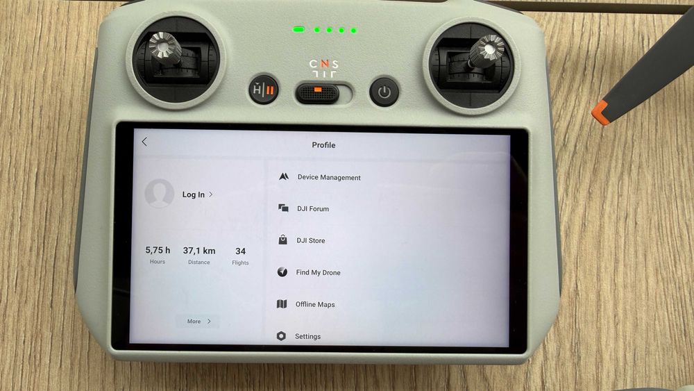 Dronă DJI Mini 3 Pro cu telecomandă DJI RC – Ca Nouă, Ecran Integrat