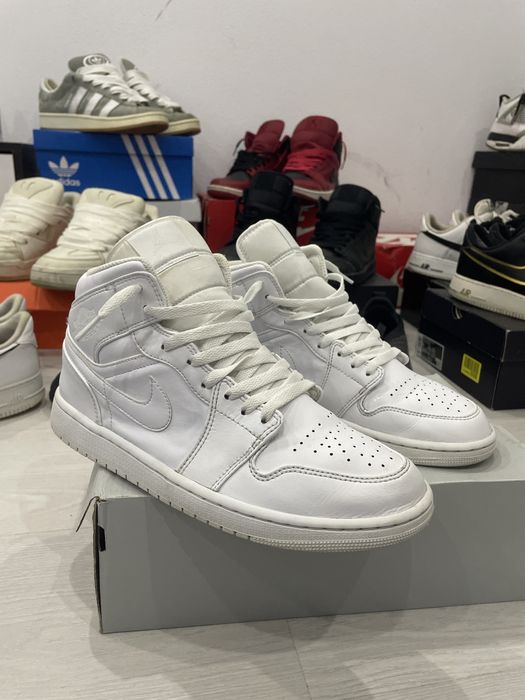 Jordan 1 mid tripple white