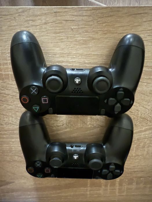 Playstarion 4  500gb с два джойстика