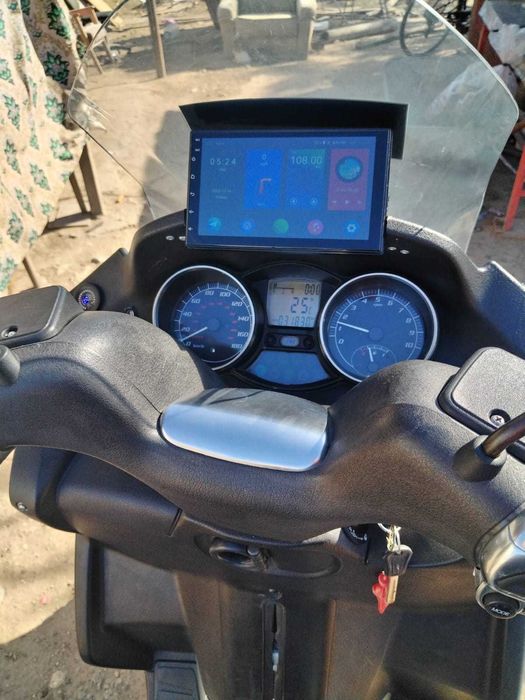 Scuter triciclu Piaggio MP3 400 cm