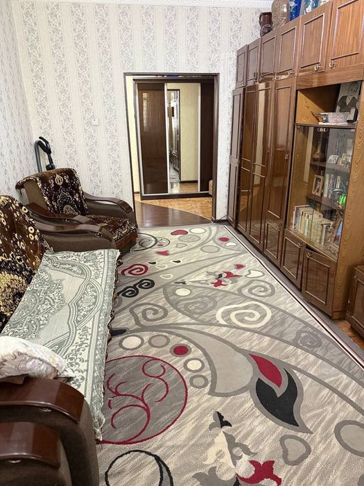 3 ком. квартира. 3/3/5. Сергели 2 (ярмарка). Не торец! Метро 500 м