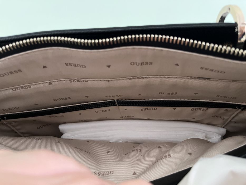 Нова чанта GUESS Noelle
