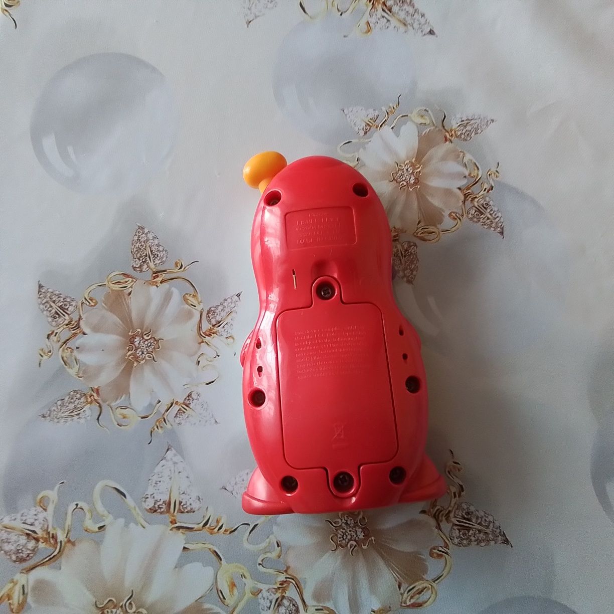 Обучающий телефон с экраном для детей от Fisher Price.