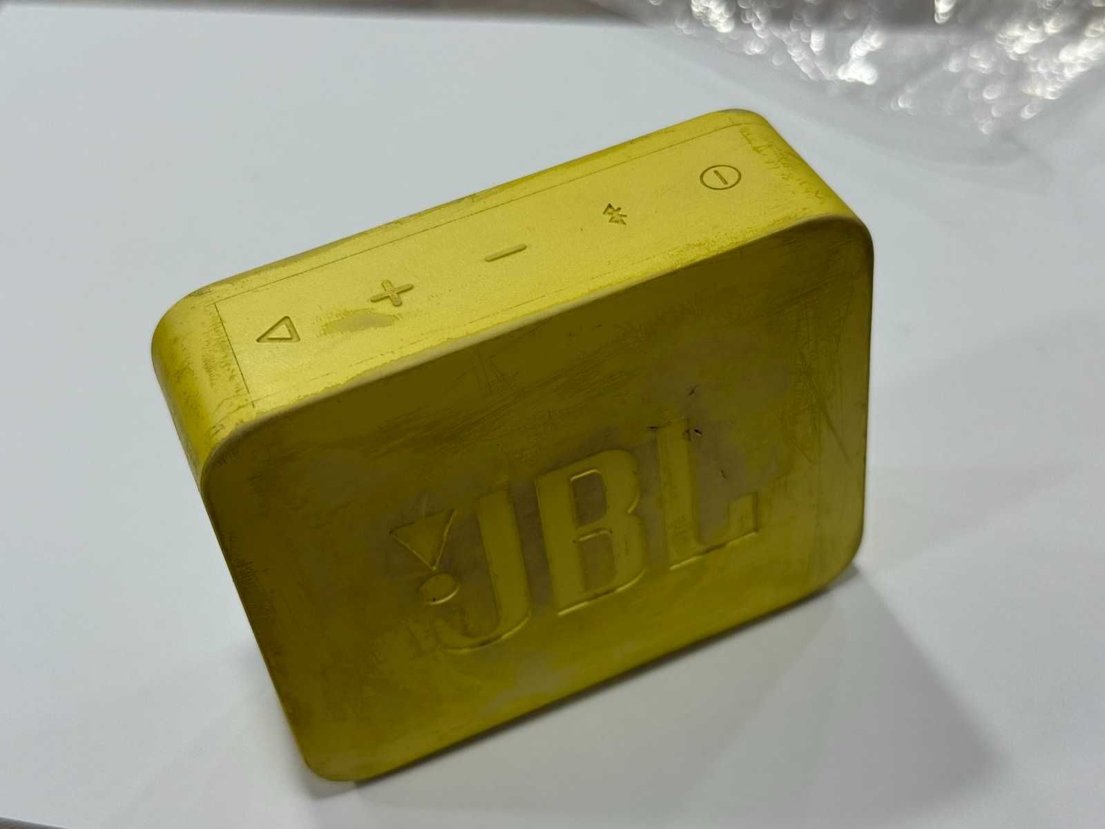 Продава се JBL GO 2
