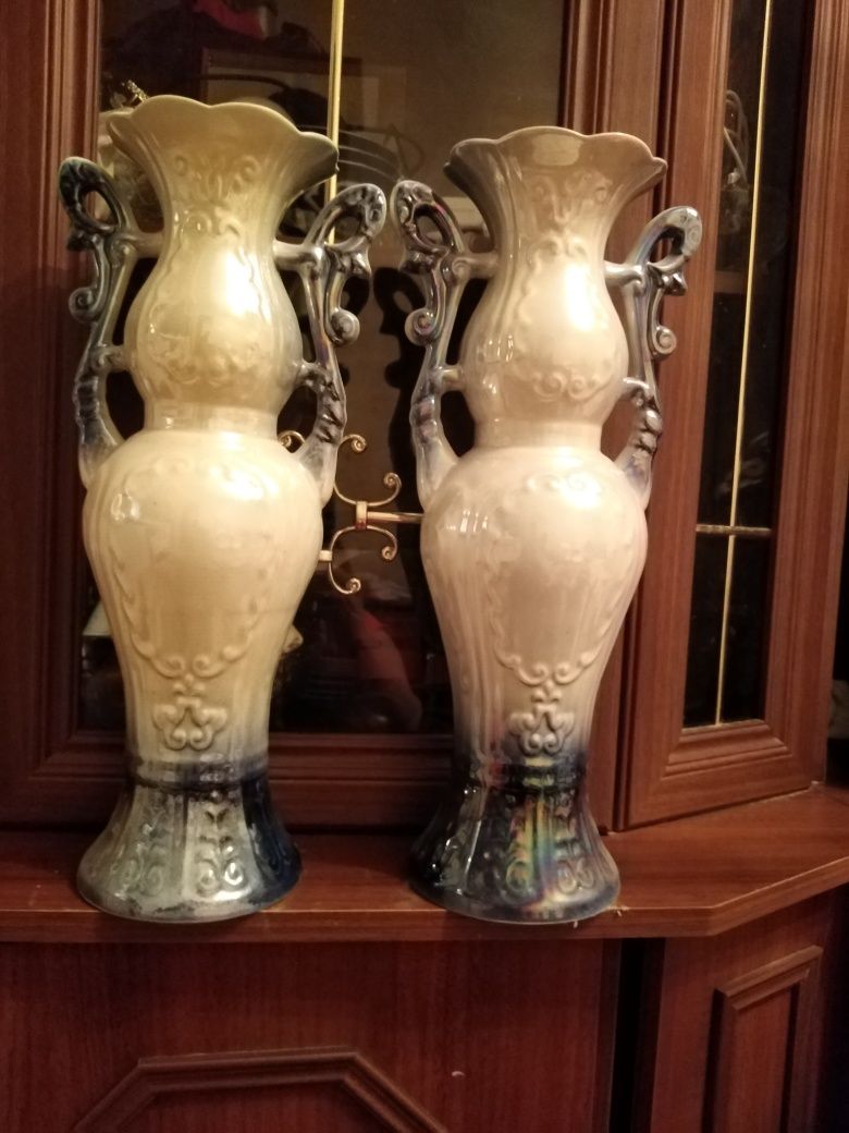 Продаю 2 красивые высокие вазы