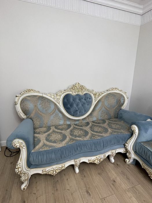 Диван и два кресла в идеальном состоянии 150.000тг. Россия .