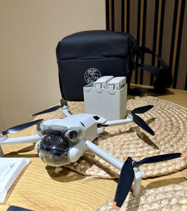 Drona DJI MINI 4 pro Fly More Combo noua , casco 8/2026