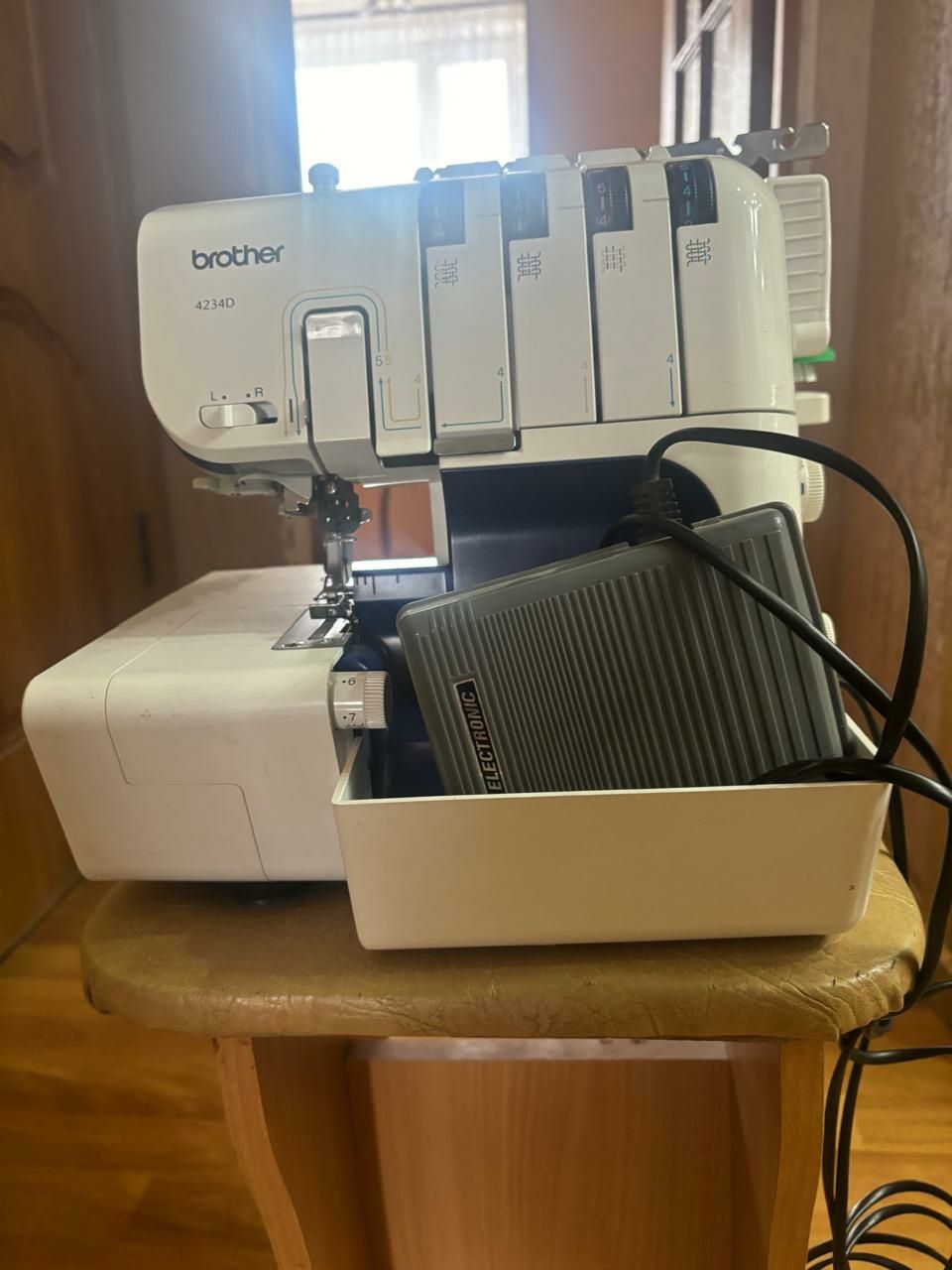 Оверлог brother 4234D