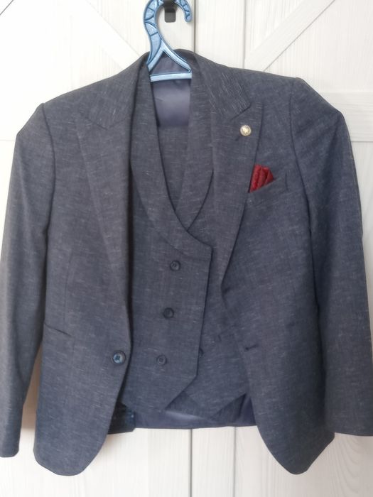 Продам или обмен! Школьный костюм тройка на мальчика 7-9 лет,цена 1500