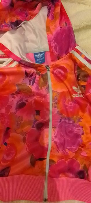 Adidas  с 2 долнища 6-8 г. -30 лв., ръст до 128 см.